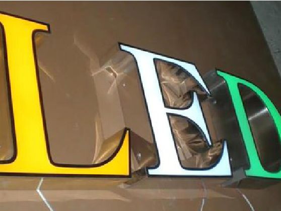 扶沟介绍LED招牌的基础知识。